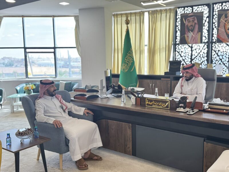 بالصور.. رئيس بلدية طريف يبحث تعزيز التعاون مع مكتب وزارة البيئة والمياه والزراعة بالمحافظة