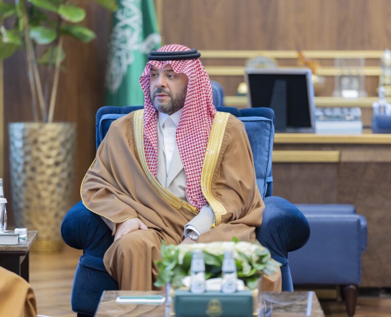 أمير منطقة الحدود الشمالية يستقبل محافظ طريف