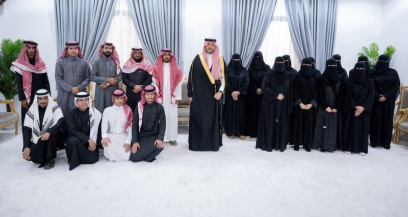 الأمير فيصل بن خالد بن سلطان يلتقي الشباب المتطوعين والمتطوعات بمحافظة طريف