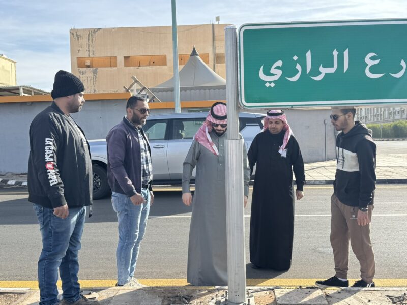 بالصور.. رئيس بلدية طريف يتفقد ميدانياً مشاريع تصريف الأمطار وتركيب لوحات مسميات الشوارع