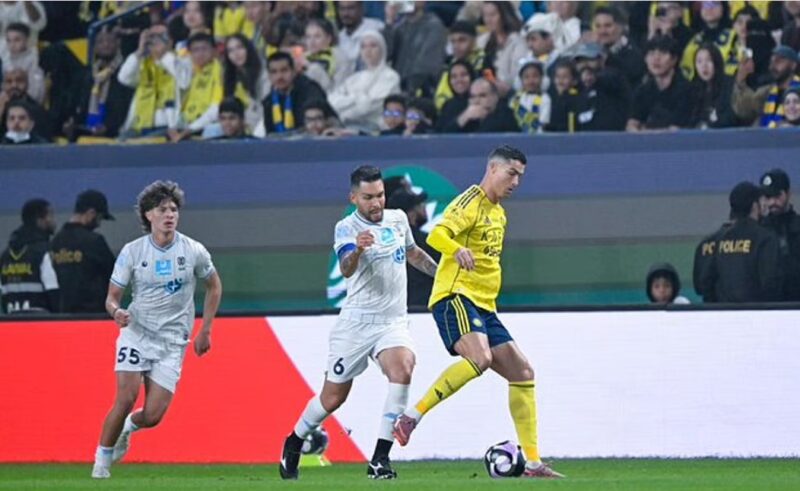 بثلاثية نظيفة في شباك الأخدود.. النصر يقبض على الصدارة