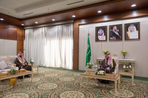 الأمير فيصل بن خالد بن سلطان يطّلع على مبادرات تعزيز الاستثمار في التعليم ضمن منتدى الاستثمار 2025