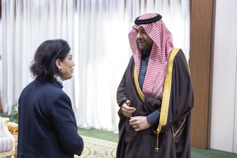 أمير الحدود الشمالية يستقبل سفيرة جمهورية العراق لدى المملكة