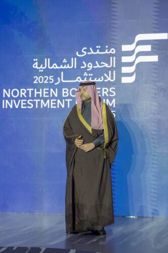 أمير الحدود الشمالية يكرّم ضيوف منتدى الاستثمار بفعاليةٍ تراثية تجسّد هوية المنطقة