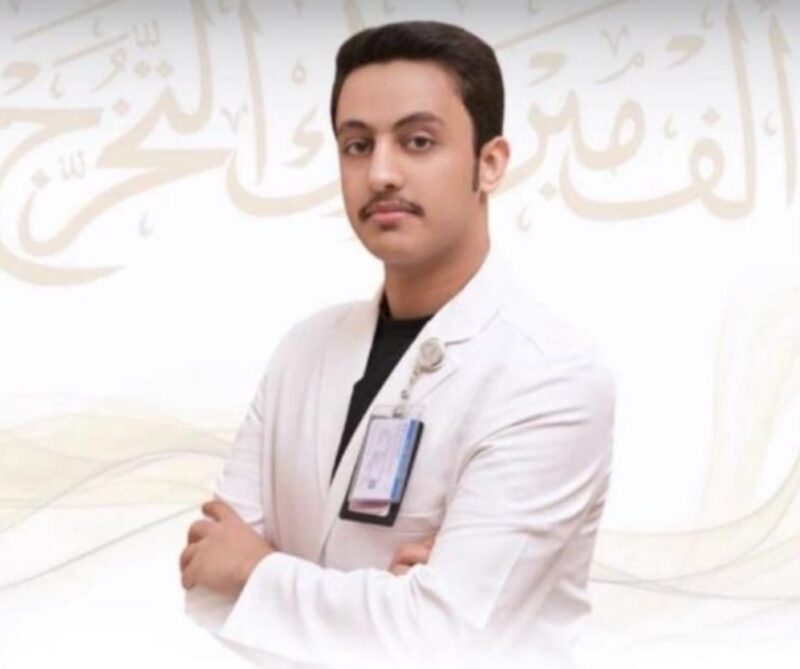 الأخصائي فيصل الحازمي يحصل على درجة البكالوريوس مع مرتبة الشرف من كلية الشمال للتمريض