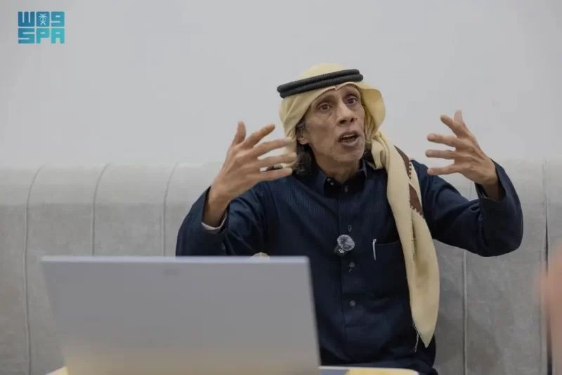 مُعلّم من الحدود الشمالية يجوب العالم لتعليم اللغة العربية على مدى ثلاثة عقود