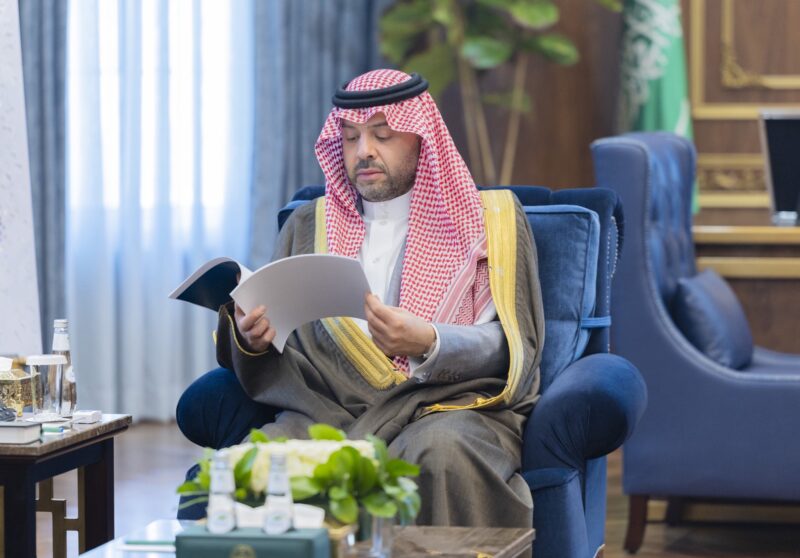 أمير الحدود الشمالية يتسلّم التقرير السنوي لفرع هيئة حقوق الإنسان