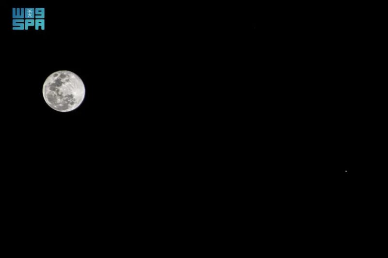 اقتران القمر والمشتري ورأسي التوأم في سماء الحدود الشمالية