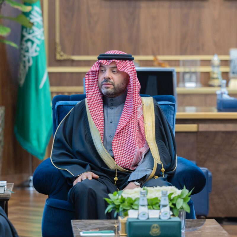 أمير الحدود الشمالية يستقبل مدير عام فرع وزارة الرياضة بالمنطقة المكلّف حديثًا