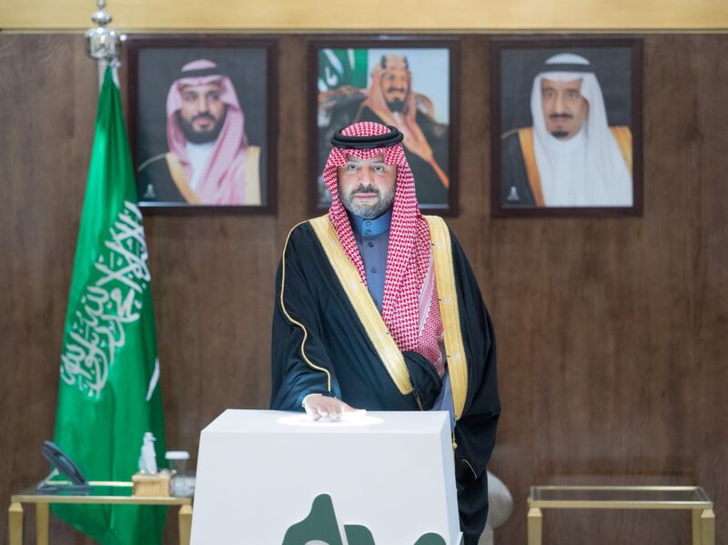الأمير فيصل بن خالد بن سلطان يدشّن حملة “الجود منا وفينا” بالحدود الشمالية