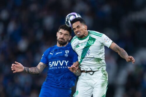 أمير منطقة الحدود الشمالية يطلع على أجنحة وفعاليات مهرجان الصقور