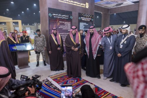 الأمير فيصل بن خالد بن سلطان يرعى الشوط الأخير في سباق الصقور ويتوّج الفائزين