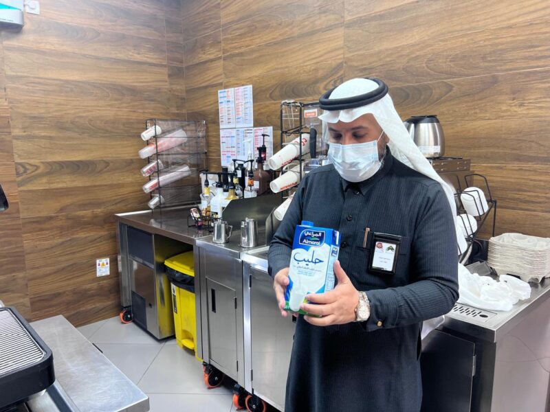 بالصور .. بلدية طريف تكثف الرقابة الصحية على المطاعم خلال رمضان