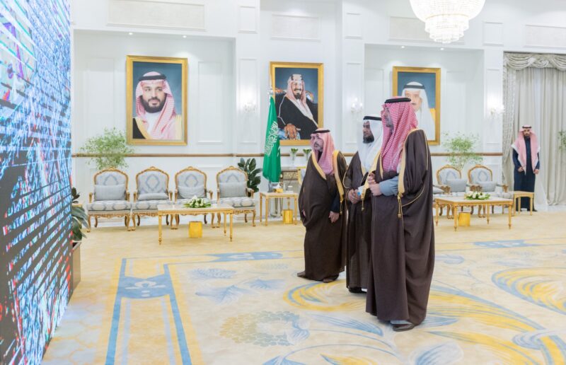 أمير الحدود الشمالية يسلّم وثائق تملّك وحدات سكنية للمستفيدين ضمن تبرع سمو ولي العهد