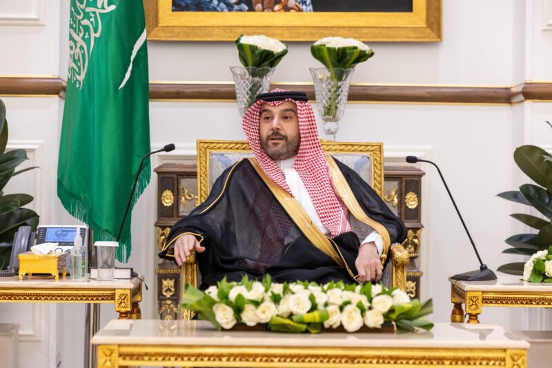 نائب أمير الحدود الشمالية يستقبل منسوبي الإمارة