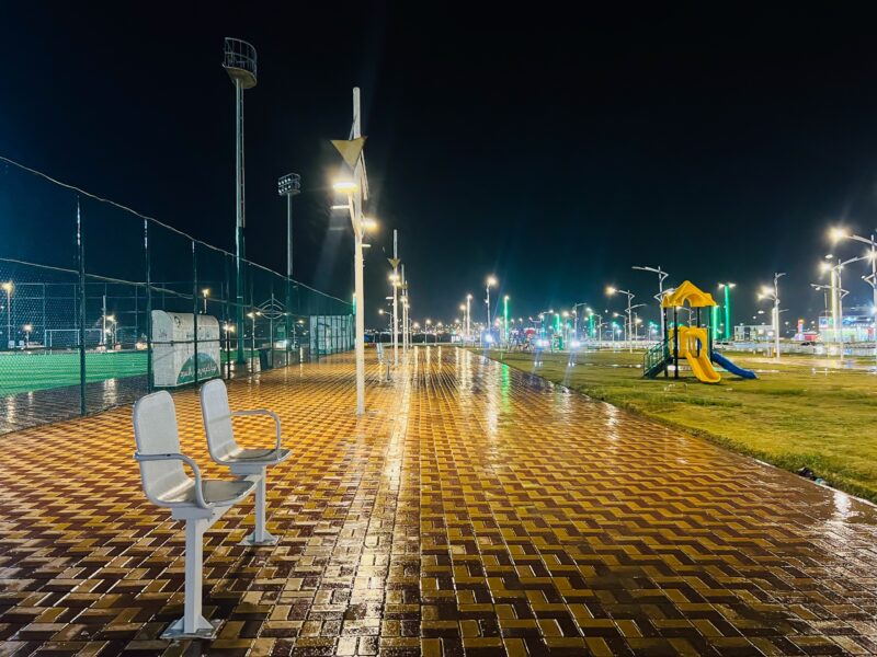 بالصور .. أمطار متوسطة على محافظة طريف