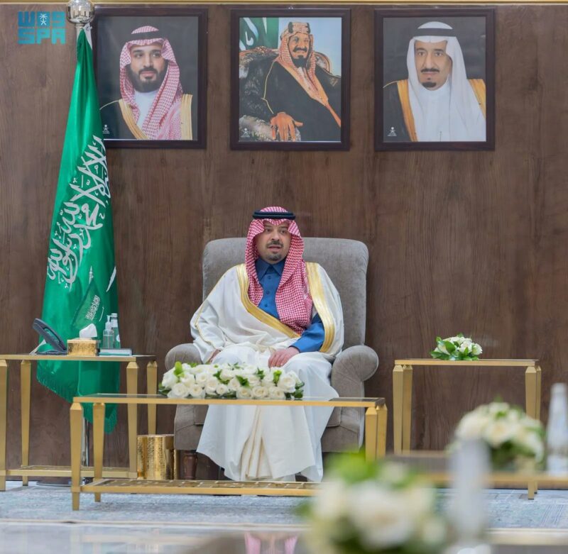 أمير الحدود الشمالية يستقبل القيادات الأمنية بالمنطقة بمناسبة عيد الفطر