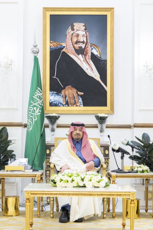 الأمير فيصل بن خالد بن سلطان يستقبل المهنئين بعيد الفطر