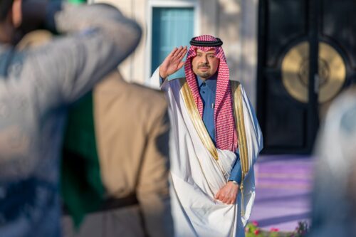 أمير منطقة الحدود الشمالية يؤدي صلاة عيد الفطر