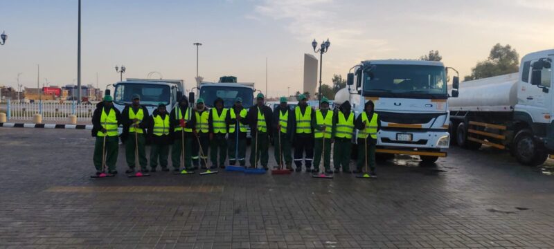 بالصور.. بلدية طريف تواصل جهودها لتهيئة تصريف الأمطار في محافظة طريف