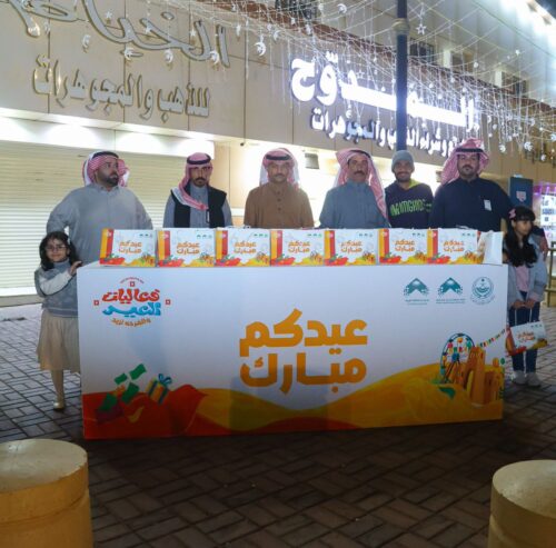 الأمير فيصل بن خالد بن سلطان يشهد تحية العلم بمناسبة عيد الفطر