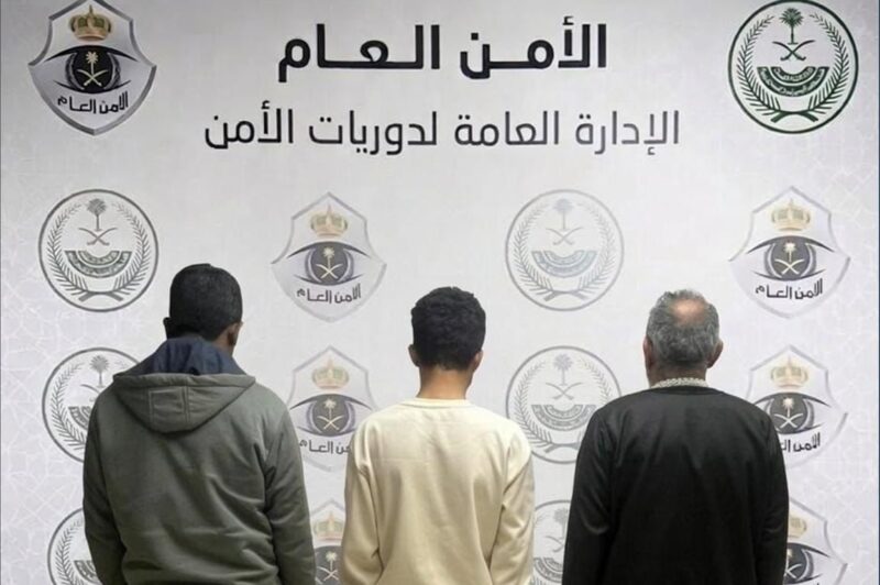 دوريات الأمن تضبط 3 مقيمين بالحدود الشمالية لممارستهم التسول وتستكمل الإجراءات النظامية بحقهم