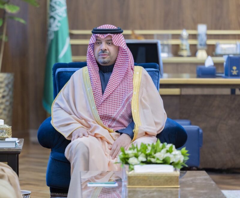 أمير الحدود الشمالية يهنئ عددًا من الجمعيات الأهلية بالمنطقة لحصولها على جوائز محلية ودولية