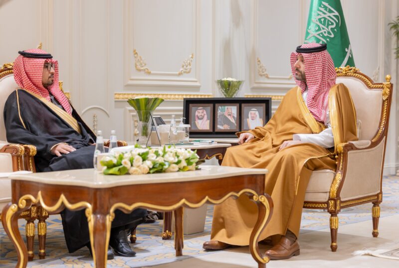 نائب أمير الحدود الشمالية يستقبل مدير فرع هيئة حقوق الإنسان بالمنطقة