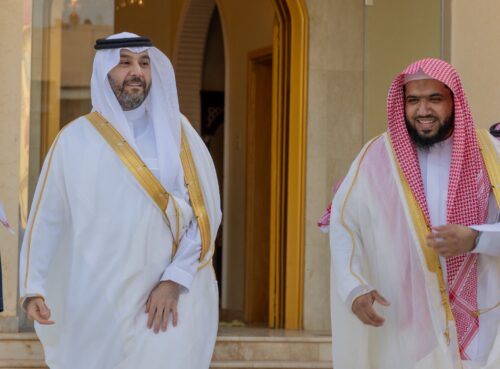 الأمير فيصل بن خالد بن سلطان يعايد رئيس محكمة الاستئناف وقاضي الاستئناف