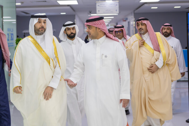 نائب أمير الحدود الشمالية يعايد المرضى المنومين في برج الشمال الطبي