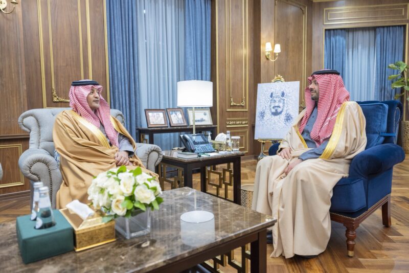 أمير الحدود الشمالية يستقبل رئيس فرع النيابة العامة بالمنطقة