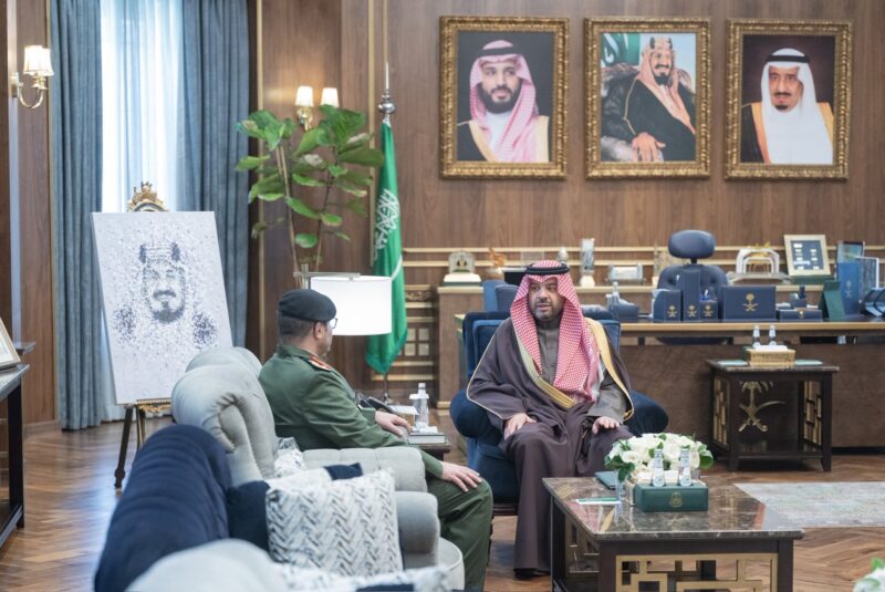 الأمير فيصل بن خالد بن سلطان يستقبل مدير إدارة السجون بالحدود الشمالية