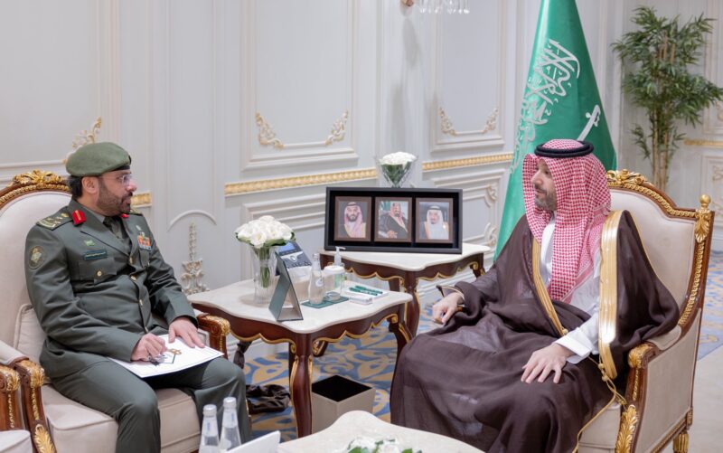 نائب أمير الحدود الشمالية يستقبل مدير إدارة الجوازات بالمنطقة