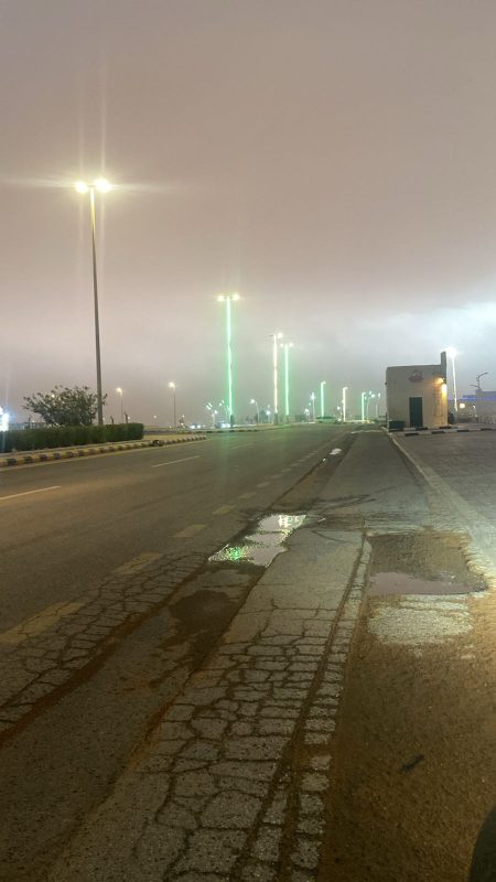 بالصور.. أمطار ورياح مثيرة للغبار تضرب طريف وتحذيرات من استمرار الحالة الجوية