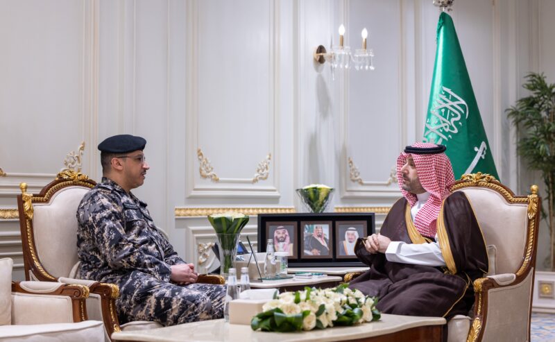 نائب أمير الحدود الشمالية يستقبل قائد قوة أمن المنشآت بالمنطقة