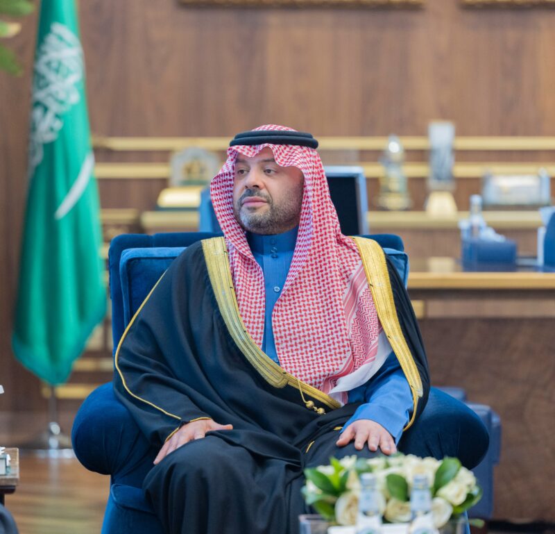 أمير منطقة الحدود الشمالية يستقبل نائب وزير الإعلام ويشهد توقيع مذكرات تعاون