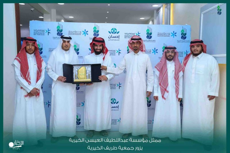 بالفيديو والصور.. ممثل “مؤسسة عبداللطيف العيسى الخيرية” يزور جمعية طريف الخيرية