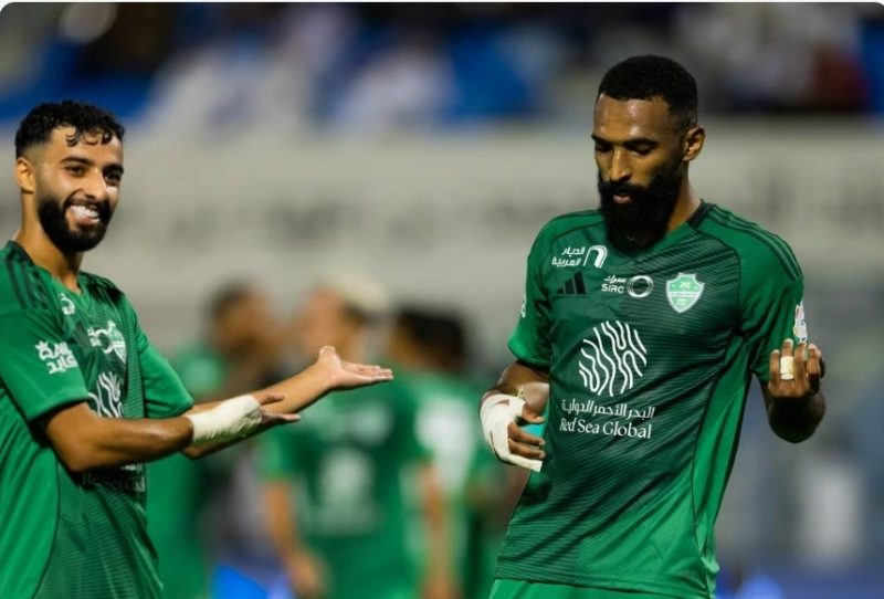 الأهلي يكتسح الخليج برباعية ويضمن المركز الثالث في دوري روشن