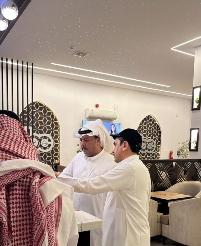 بلدية محافظة طريف تنفذ جولات تفتيشية على منشآت تقديم التبغ