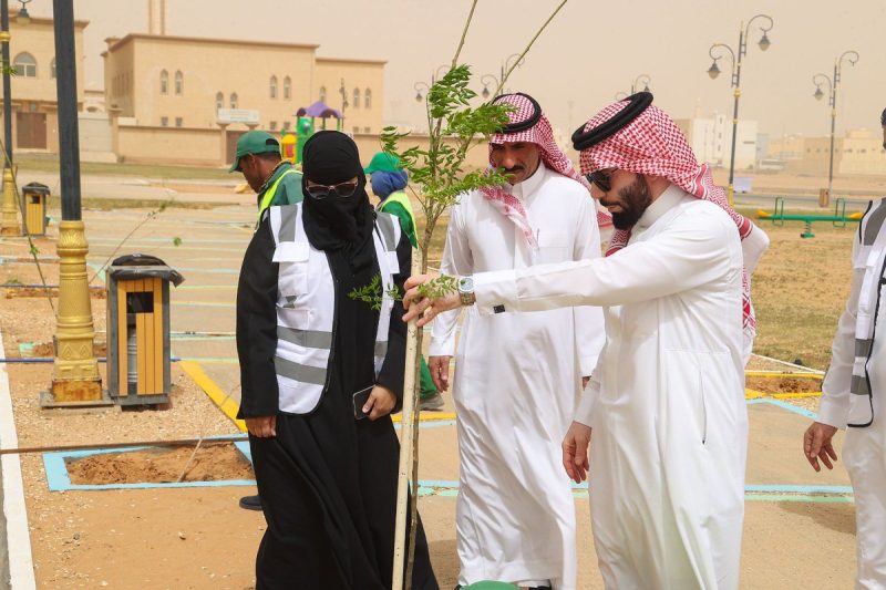 بالصور.. بلدية طريف تطلق مبادرة زراعة الأشجار ضمن أسبوع البيئة السعودي