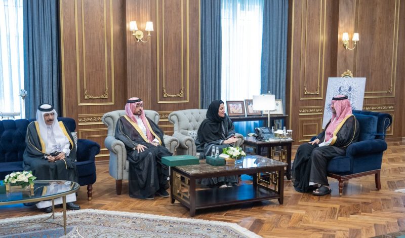 أمير الحدود الشمالية يستقبل مدير التطوير والشراكات بالجمعية العربية السعودية للثقافة والفنون