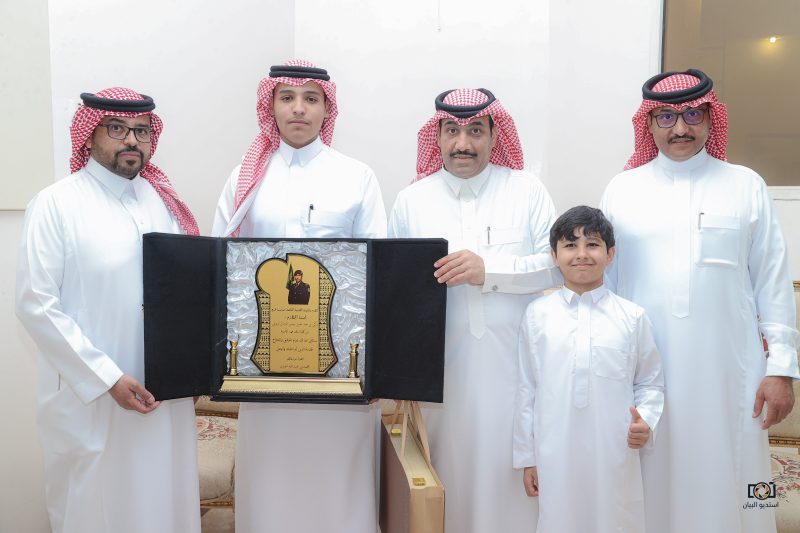 بالصور.. الأستاذ عبدالعزيز مونس يحتفل بتخرج نجله الملازم تركي من كلية الملك فهد الأمنية