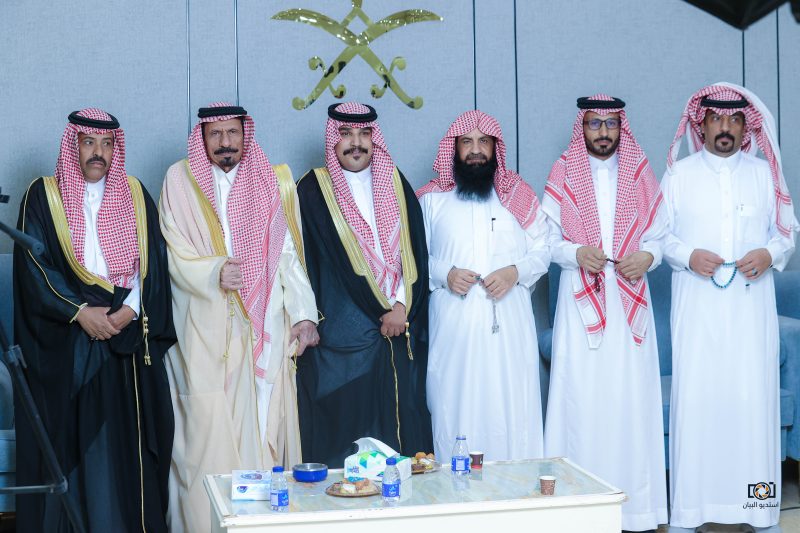 بالصور.. ناجح وسيمي نافل الرويلي يحتفل بزواج ابنه “نادر”