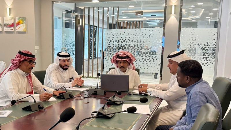 بالصور.. لجنة فتح المظاريف ببلدية طريف تفتح عروض المنافسات الاستثمارية المطروحة
