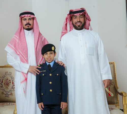 أمير منطقة الحدود الشمالية ونائبه يستقبلان منسوبي الإمارة المُهنئين بعيد الأضحى