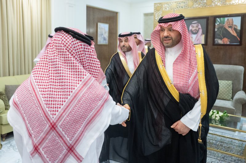 أمير منطقة الحدود الشمالية ونائبه يستقبلان منسوبي الإمارة المُهنئين بعيد الأضحى