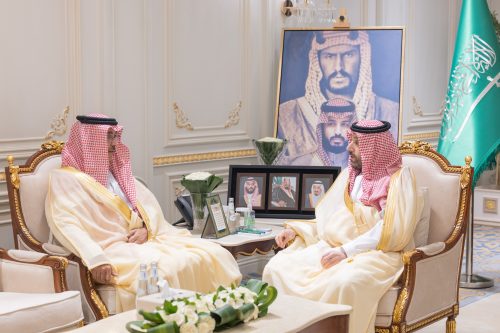أمير منطقة الحدود الشمالية يتسلّم التقرير السنوي للدفاع المدني بالمنطقة لعام 2025م