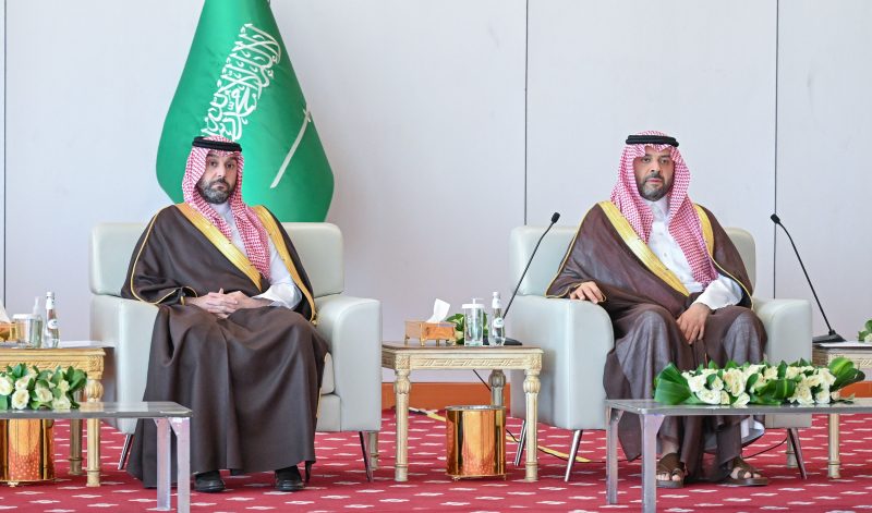 أمير منطقة الحدود الشمالية يكرّم المشاركين في خدمة الحجاج بمنفذ جديدة عرعر