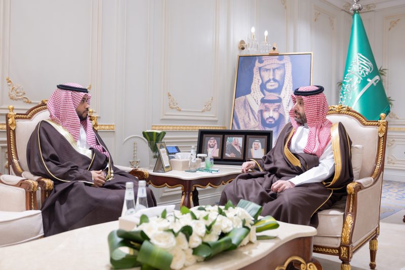 نائب أمير منطقة الحدود الشمالية يستقبل مدير فرع هيئة الزكاة والضريبة والجمارك بالمنطقة