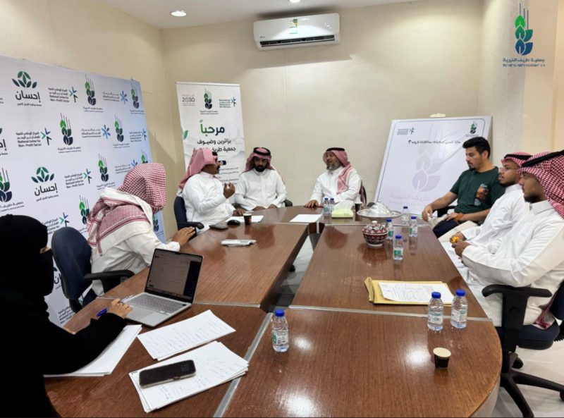 رئيس جمعية طريف الخيرية يبحث تعزيز التعاون مع جمعية حفظ النعمة بالحدود الشمالية